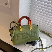 کیف دوشی زنانه FENDI کد 60955